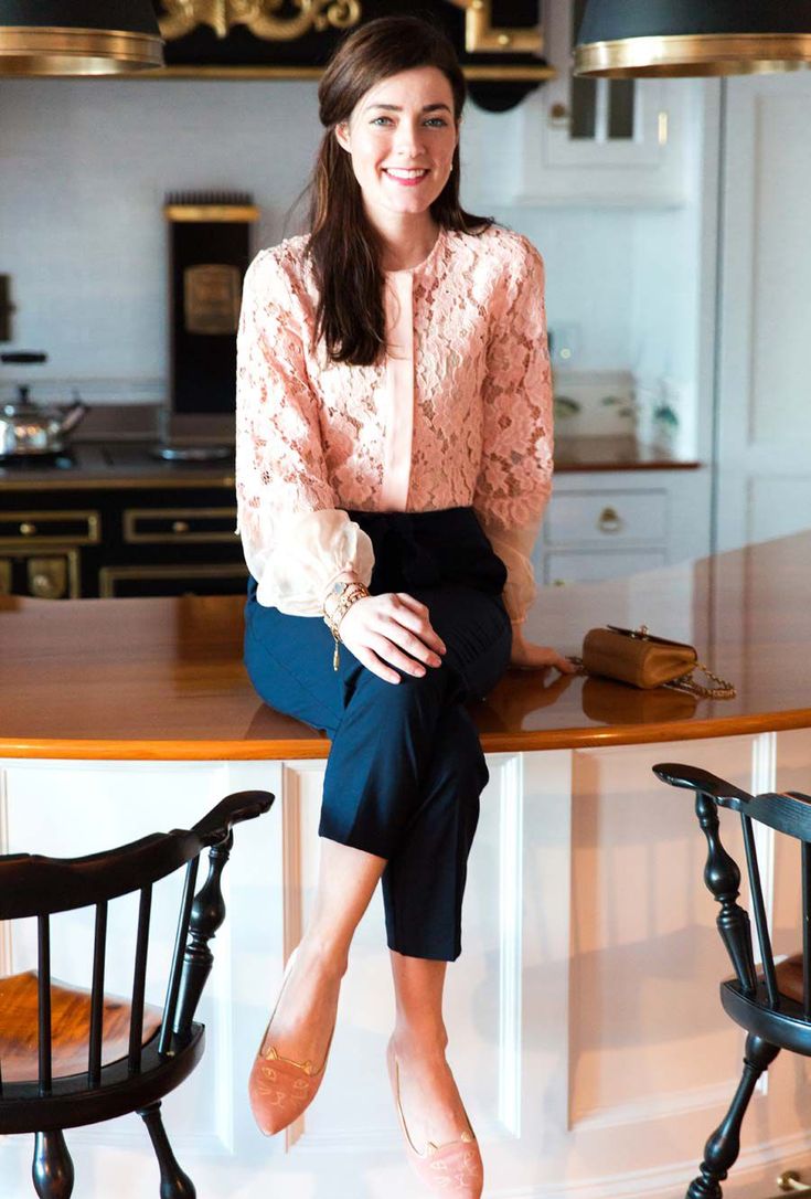 Go Overboard (...In Moderation)- TownandCountrymag.com Sarah Vickers, Preppy Mode, Classy Girls Wear Pearls, Giovanna Battaglia, Anna Dello Russo, Wear Pearls, Preppy Dresses, Classy Girl, Estilo Preppy