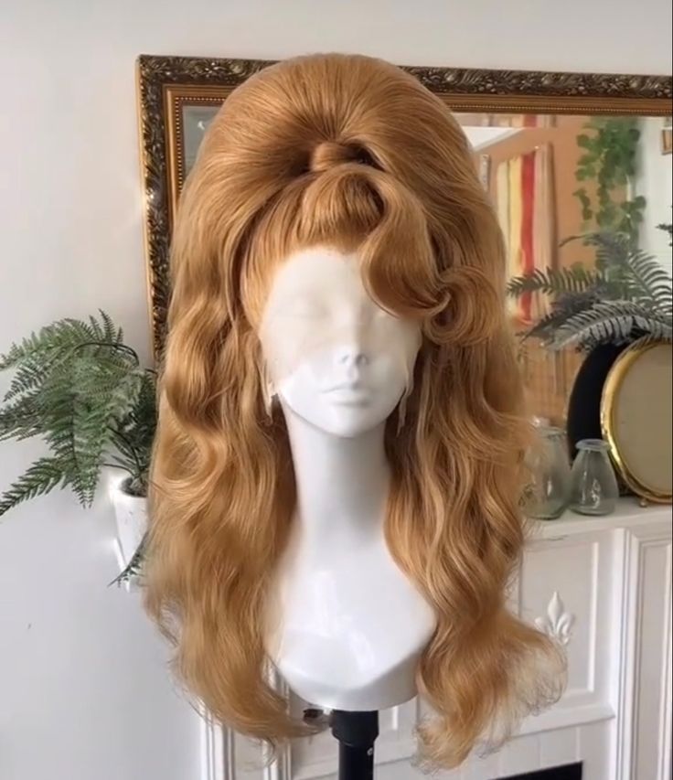 Old Hollywood Hair Long, Lsp Costume, Drag Ponytail, 60s Hair Wigs, Big Southern Hair, Everskies Hair, Victory Roll Wig, Drag Wig Styles, Drag Ponytail Wig