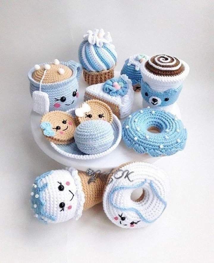 Crocheting For Beginners, Crochet Cake, Crochet Patterns Ideas, Crochet Cupcake, Crocheted Items, Mode Crochet, Pola Amigurumi, Crochet Food, Kawaii Crochet