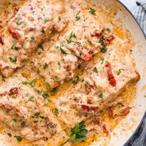 Creamy Tuscan Salmon Recipe, Marry Me Salmon, Sauce Pesto, Sun Dried Tomato Sauce, Tuscan Recipes, Sauce For Salmon, The Recipe Critic, Recipe Critic, Salmon Filet