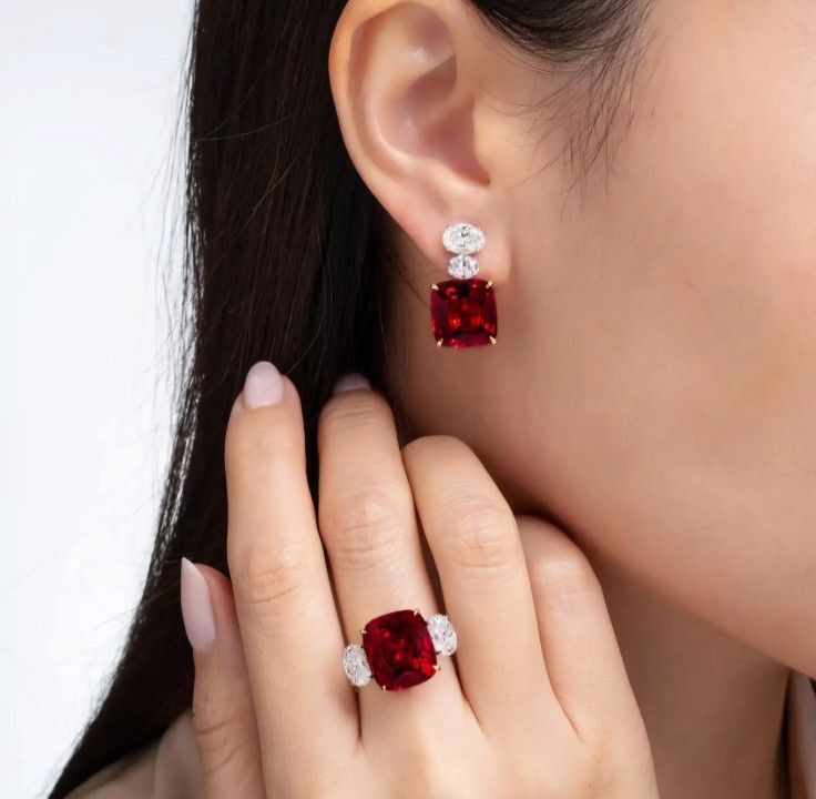 Red Diamond Ring, Spinel Earrings, Earring Trends, Luxury Earrings, Diamond Jewelry Designs, Red Jewelry, Stone Engagement Ring, Ruby Earrings, Ruby Stone