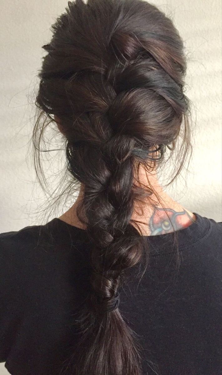 Messy French Braid Hairstyles, Braid Messy Hairstyles, Messy Braid Medium Hair, Plaits Medium Length Hair, Hair Braid Medium Length, Black Hair Styles Medium Length, Braid Styles For Medium Length Hair, Messy French Braids Aesthetic, Medium Length Hair Styles With Braid