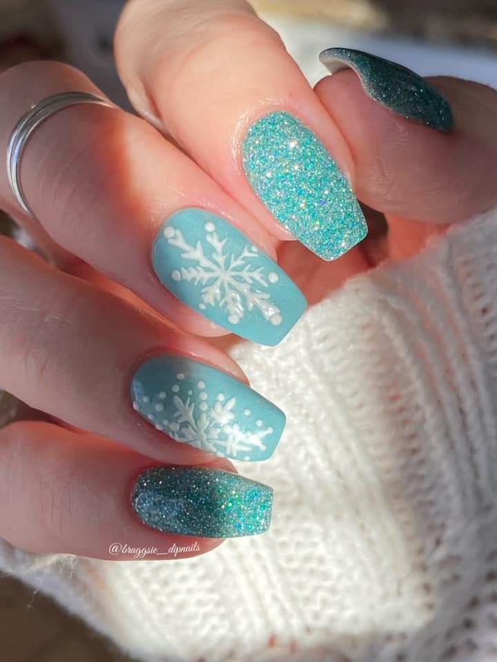 Tiffany Blue Christmas Nails, Turquoise Winter Nails, Winter Snow Nail Designs, Light Blue Xmas Nails, Snow Blue Nails, Beachy Christmas Nails, Turquoise Christmas Nails, Tiffany Blue Nails Acrylics, Beach Christmas Nails