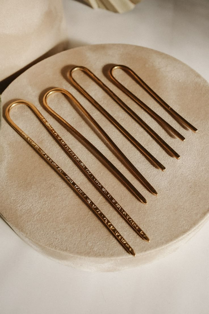 Strong and sturdy in thick gauge wire, these modern textured hair pins will hold even the heavies tresses in place all day long. Simply wrap your hair in a bun or a french twist, and weave in the fork to lock the style securely. Each fork is shaped and hammered by hand, and tumbled for hours for a beautiful shine.  METAL:  - Brass / Copper / Rustic Copper / German Silver. German silver is a non-tarnish copper alloy (60%) with zink (20%) and nickel (20%). It is absolutely lead free and contains no silver! LENGTH:  - Small - 3 / 3.5 inches - designed to hold mini buns or a partial top-knot, however two pins will hold even long hair in a bun. - Standard - 4 / 4.5 inches - Best for medium to long hair, fine to thick texture. - Long - 5 inches - Best for long to very long hair, average to thick Chic Wedding Hairstyles, Hair Stick Bun, Minimalist Hair Accessories, Hair In A Bun, Minimalist Hair, Bun Holder, Thick Curly Hair, Hair Fork, Jewelry Care Instructions