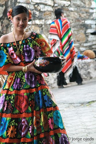 Parachicos, traditional dancers from Chiapa de Corzo, Chiapas, Mexico, who dance on the streets of the town during the annual Great Feast festivity (January 4-22) | Jorge Ojeda Badenes, via Flickr Mexican Traditions, Mexican Fashion, Mexican Heritage, Mexico Culture, America Latina, International Clothing, Visit Mexico, Mode Boho, Mexican Dresses