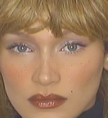 Frosty Makeup 90s, 90s Frosty Makeup, 90s Cool Toned Makeup, Frosty Makeup, 1990s Makeup, Friday Makeup, Pale Makeup, 00's Makeup, White Eyeshadow