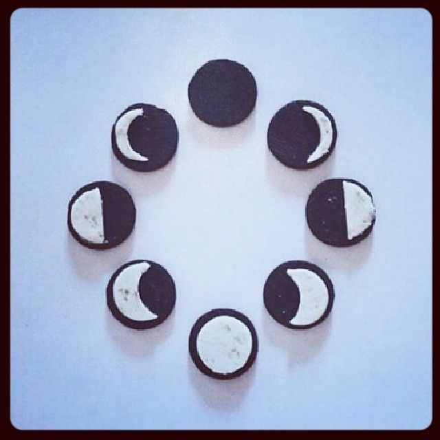 six cookies arranged in a circle with the moon and back written on them to spell i love you to the moon and back