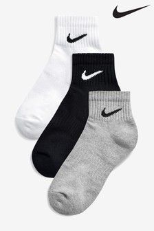 Nike Socks 3 Pack, White And Black Nike Socks, Nike Mid Socks, Black And White Nike Socks, Ankle Nike Socks, Nike Ankle Socks Outfit, Nike Socks Ankle, Nike Socks Aesthetic, Nike Socks Women