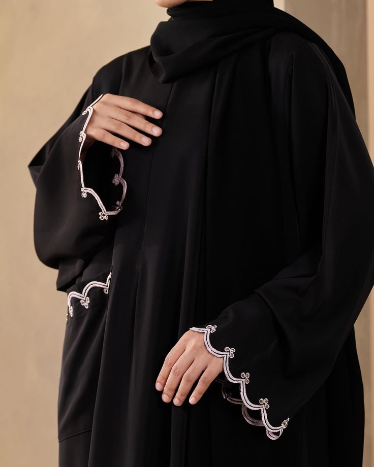 Do you fancy embroidered and minimal abaya like Abaya Ezra? We are down to the last few pieces for our AidilAdha Exclusive deal! Don’t forget to enter promo code DUODEAL when you checkout from our website to grab the set for only $80😱 Modern Abaya, Abaya Designs Latest, Goth Nails, Beautiful Pakistani Dresses, Abaya Designs, Bedroom Decor Design, Abayas Fashion, Abaya Fashion, Modest Fashion Outfits