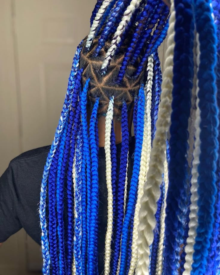 Blue And White Braids For Black Women, Black Blue And Blonde Knotless Braids, Blue And Pink Box Braids, Blue And Blonde Knotless Braids, Knotless Box Braids Blue, Blond And Blue Braids, Blue And Blonde Box Braids, Blue And Black Box Braids, Box Braids Ideas Colored