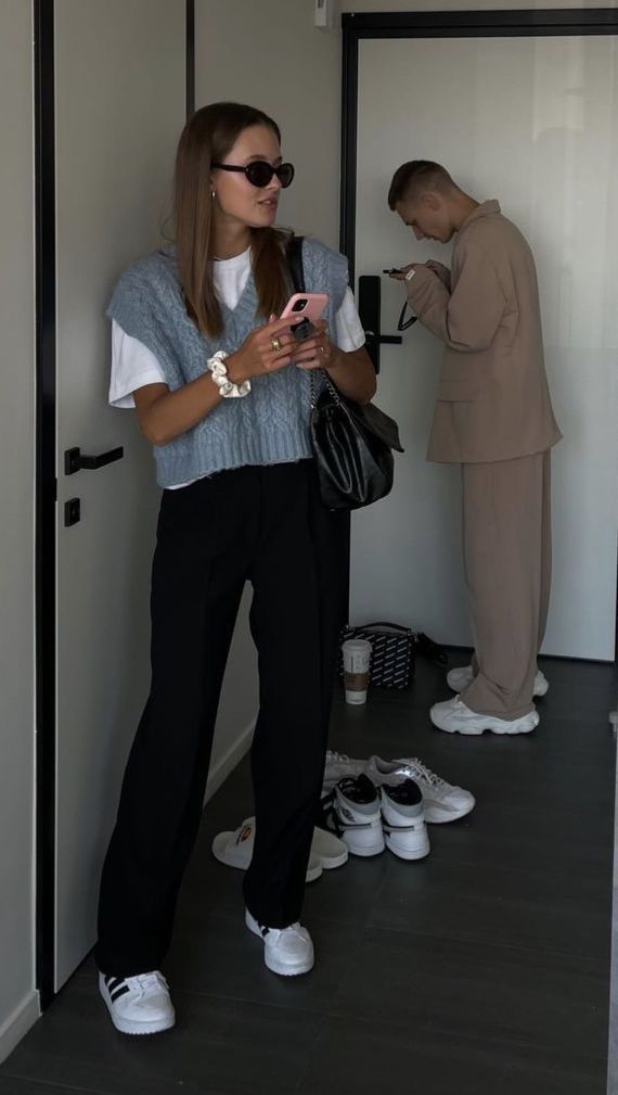 Jobsite Outfit Women, Stylish Therapist Outfits, Spring Outfits Work 2023, Middle Age Teacher Outfits, Sneaker Outfit Inspo Women, France Autumn Outfit, Next In Fashion Netflix Looks, Black Dress Outfit Fall, Lookbook Outfits Winter