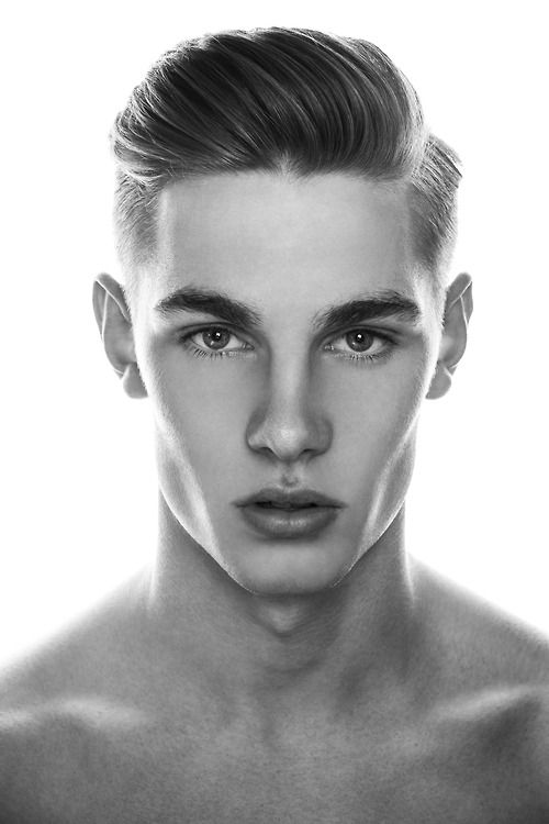 A males facial structure is quite different to a womans as they have a broader jaw, and a larger forehead as when they start to get older their hair recedes. Depending on whether the male is slim or not he may have very prominent cheekbones, and he will have hollow temples and cheeks so that his facial features are very sharp and prominent. This can be easily achieved using contour and highlight using cream based make-up. Face Exercises For Men, Anker Drawing, Chiseled Jaw, Chiseled Jawline, Strong Jawline, Face Exercises, American Crew, Male Makeup, Classic Hairstyles