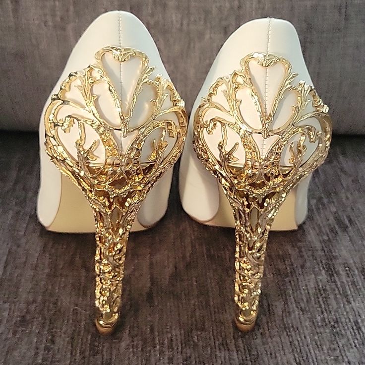 Never Worn Ivory Colored Heels With Gold Heel Filigree. Size 8.5. 3inch Stiletto. Desi Wedding Shoes, Tangled Wedding Shoes, Champagne Heels Prom, White Quince Heels, Ethereal Heels, Beauty And The Beast Heels, Gold Bridal Heels, Wedding Heels Elegant, Royal Heels