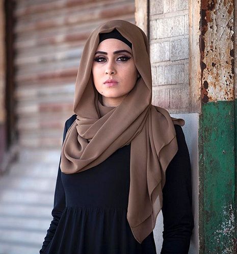 Loose Hijab Style Loose Hijab, Simple Style Outfits Minimal Classic, Turkish Hijab Style, Beau Hijab, How To Wear Hijab, Black Hijab, Simple Fashion Outfits, Hijab Wear, Hijab Designs