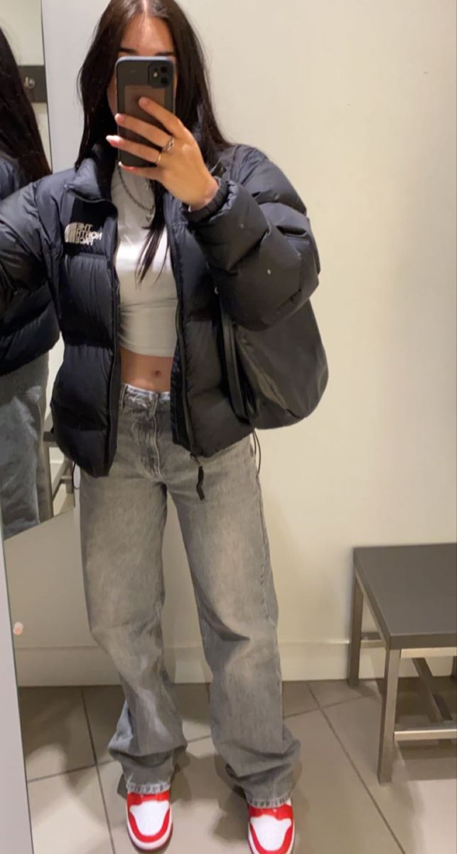 North Face Saikuru Jacket Outfit, Styling North Face Puffer, Doudoune The North Face Outfit, Outfits With North Face Puffer, Northface Puffer Outfits, The North Face Nuptse Outfit, Northface Puffer Outfit, North Face Jacket Aesthetic, North Face Puffer Jacket Aesthetic