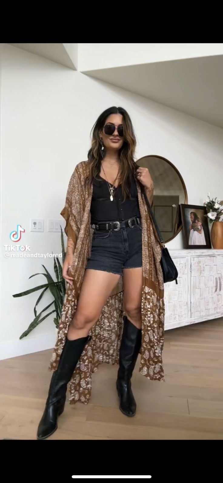 Casual Edgy Outfits, Dress Shorts Outfit, Boho Dress Short, Casual Chic Spring, Boho Summer Outfits, Nashville Outfits, Christian Fashion, City Outfits, Boho Chic Outfits