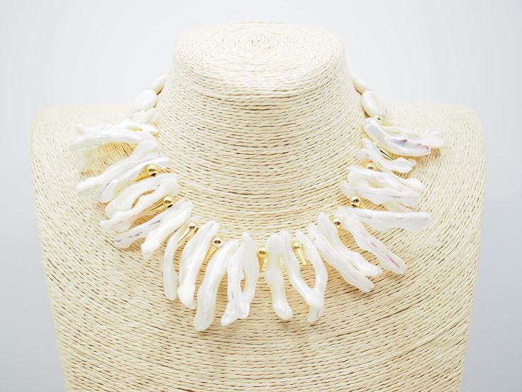 Cream Mother of Pearl Chunky Unusual Necklace, White Howlite Statement Bib Necklace, Gift Her Woman, 30th Birthday Wedding Bridal Necklace Unusual Necklace, Statement Bib Necklace, Have A Shower, Mother Of Pearl Necklace, Gemstone Necklaces, White Howlite, Necklace White, Chunky Necklace, Bib Necklace