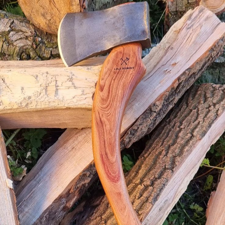 FOR SALE. 🇬🇧 🇺🇸 E.U 🇨🇦 🇦🇺 . £175 FREE UK SHIPPING. UK bank transfer. INTERNATIONAL NO FREE SHIPPING. PayPal. 4.5lb Brades 1939 King George Stamped Vintage Splitting/Felling Axe Restored. On a Handmade Namibian Rosewood Recurved Handle. With an Osage Orange & Purpleheart Palm swell, Purpleheart Wedge, Gold Pins & 9mm bullet Casing. A highly Collectable War-era axe with a Highly Visible Stamp. The recurved handle puts extra momentum in your swing for maximum results. It is very sharp and feels ... 9mm Bullet, Bullet Casing, Gold Pin, King George, Bank Transfer, Stamp, Orange, Free Shipping, Gold