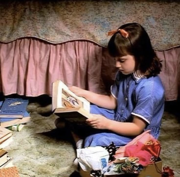 Matilda 1996, You're On Your Own Kid, Danny Devito, Reading A Book, Matilda, A Book, Reading