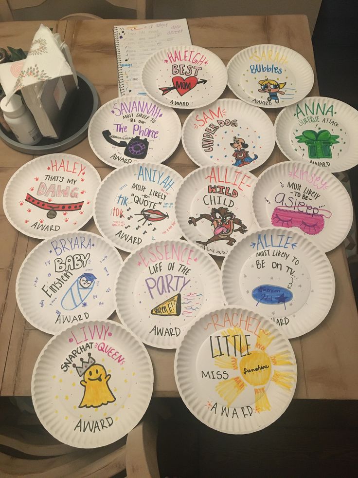 many paper plates with different designs on them