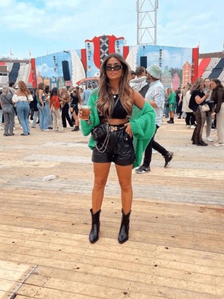 rock concert outfits Cowgirls Outfits, Look Lollapalooza, Cold Festival Outfit, Electro Festival Outfit, Rock Festival Outfit, Casual Festival Outfit, Mode Coachella, Look Da Festival, Tomorrowland Outfit