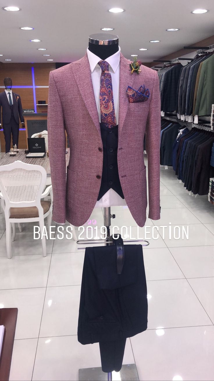 Designer Suits For Men Classy, Stylish Suits For Men, Mens Pants Fashion Casual, Grey Slim Fit Suit, Indian Wedding Clothes For Men, Suits For Wedding, Dapper Suits, Stylish Mens Suits, Wedding Dresses Men Indian