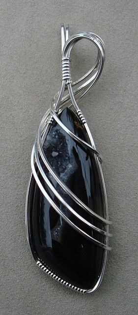 Woodward Ranch Agate Wire Wrap.  Elegant wrap where stone is background to featured wrap. Wrapped Stones, Wire Jewelery, Bijoux Fil Aluminium, Wire Wrapping Jewelry, Wrapping Jewelry, Wire Jewelry Designs, Wire Jewellery, Rock Jewelry, Wire Wrapping Stones