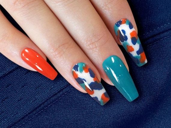 Nails Miami, Nfl Nails, Football Nail Designs, Football Nails, Fun Nail Colors, Alcohol Wipes, Diva Nails, Fancy Nails Designs, New Nail Designs