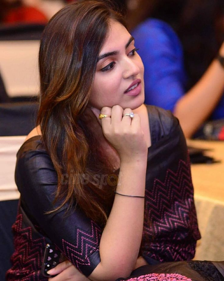 Nazriya Saree Images, Saree Images, Nazriya Nazim, Modern Bungalow Exterior, South Star, Inspirtional Quotes, Bungalow Exterior, Dont Touch My Phone, Broken Hearted