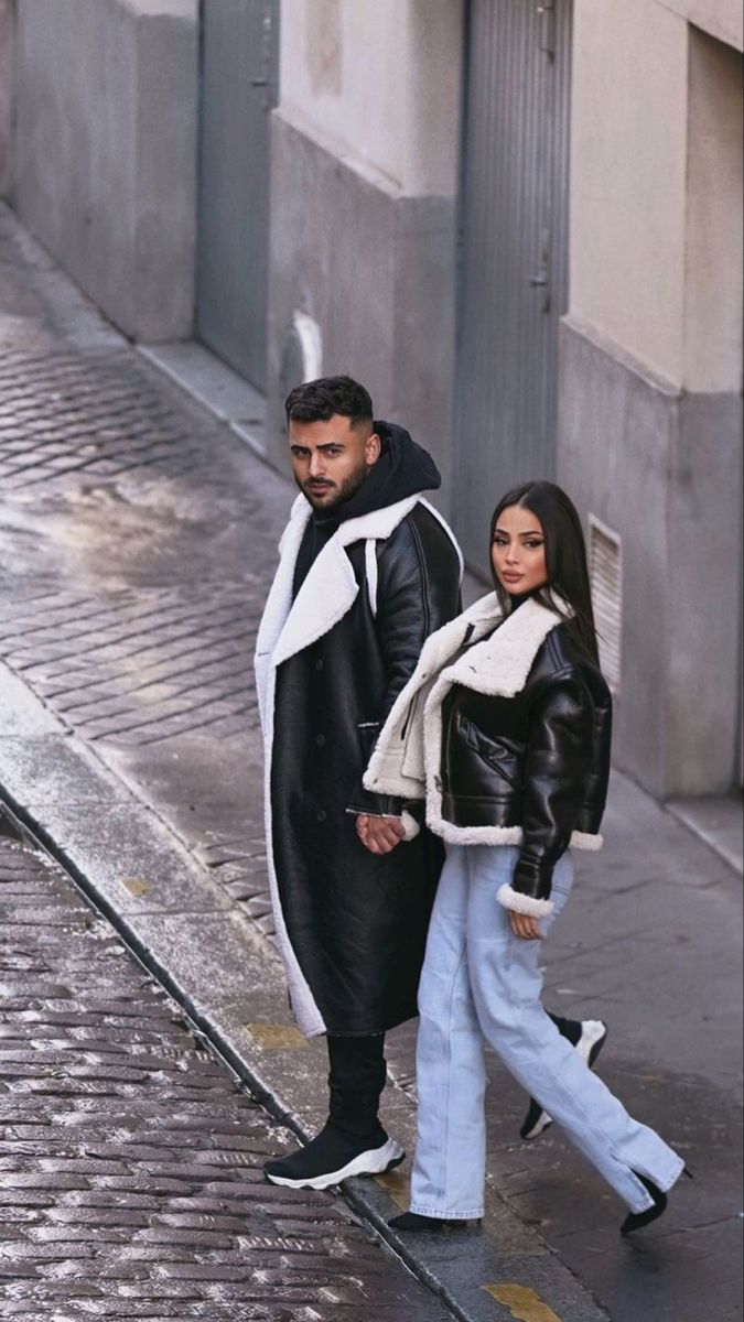 Couple Outfits Matching Classy, Classy Travel Outfit, London Aesthetic Outfits, London Summer Outfit, What To Wear In London, London Winter Outfits, London Outfit Ideas, Vintage Old Money, Outfit London