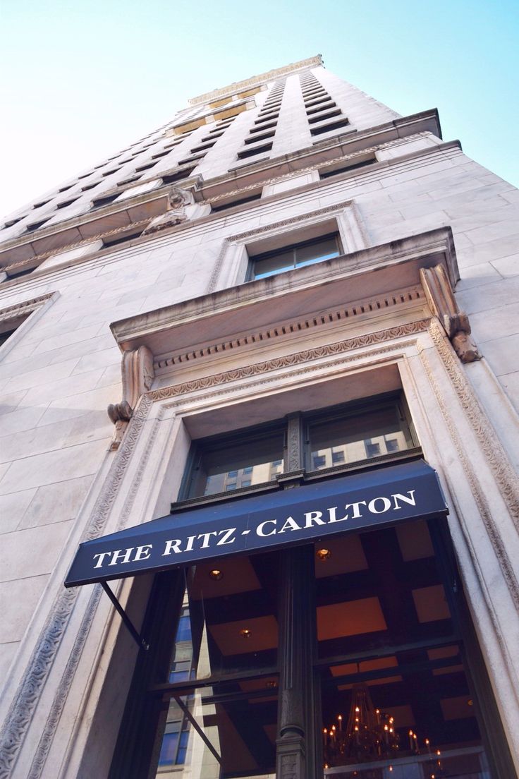 the ritz - carlton building in new york city