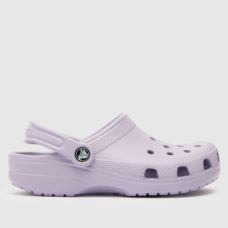 Lilac Crocs, Crocs Aesthetic, Sandals Crocs, Purple Crocs, Kids Festival, White Crocs, Festival Essentials, Pretty Shoes Sneakers, Shoe Wishlist