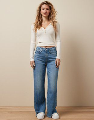 A high rise & wide leg for a cool, slouchy fit. Wide Leg Jeans Outfit, White Jeans Men, Athletic Fit Jeans, Curvy Jeans, Medium Wash Jeans, Women Denim Jeans, American Eagle Outfitters Jeans, High Jeans, Wide Leg Jeans