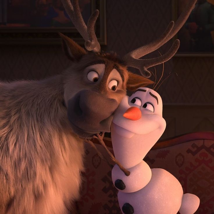 an animated character is kissing another character in the film, frozen queen and snowman