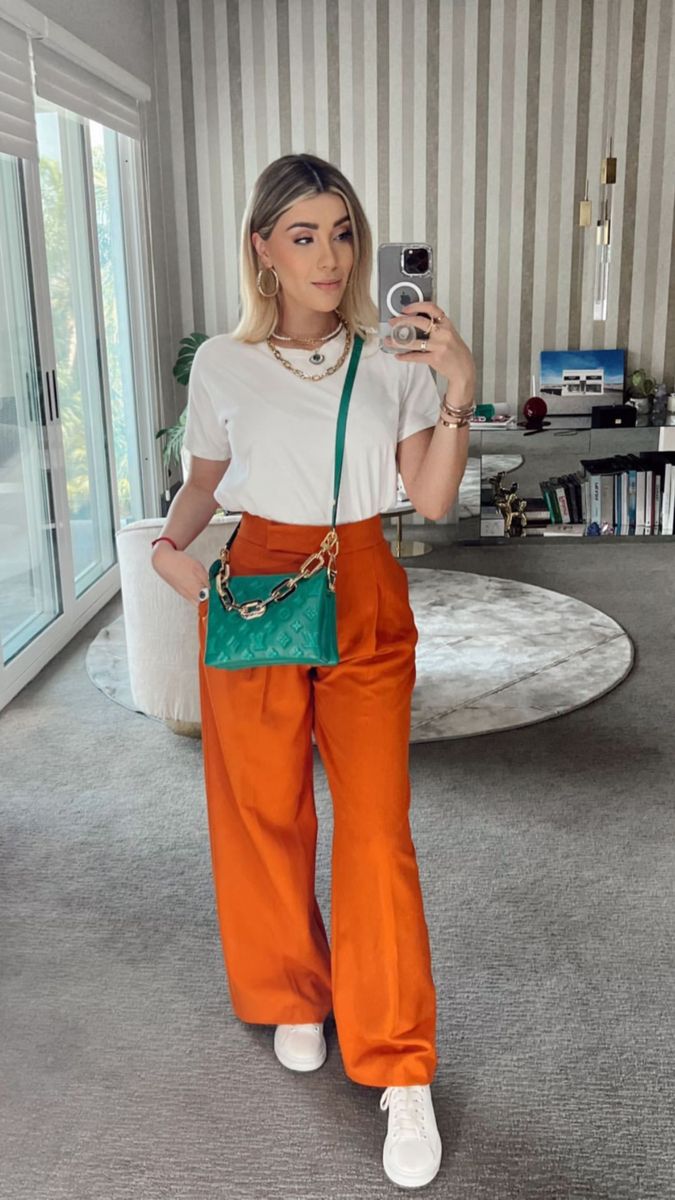 Bright Pants Outfit, Orange Pants Outfit, Colored Pants Outfits, Pantalon Orange, Summer Work Outfits Office, Scandi Fashion, Summer Pants Outfits, Fashion Fails, Orange Pants