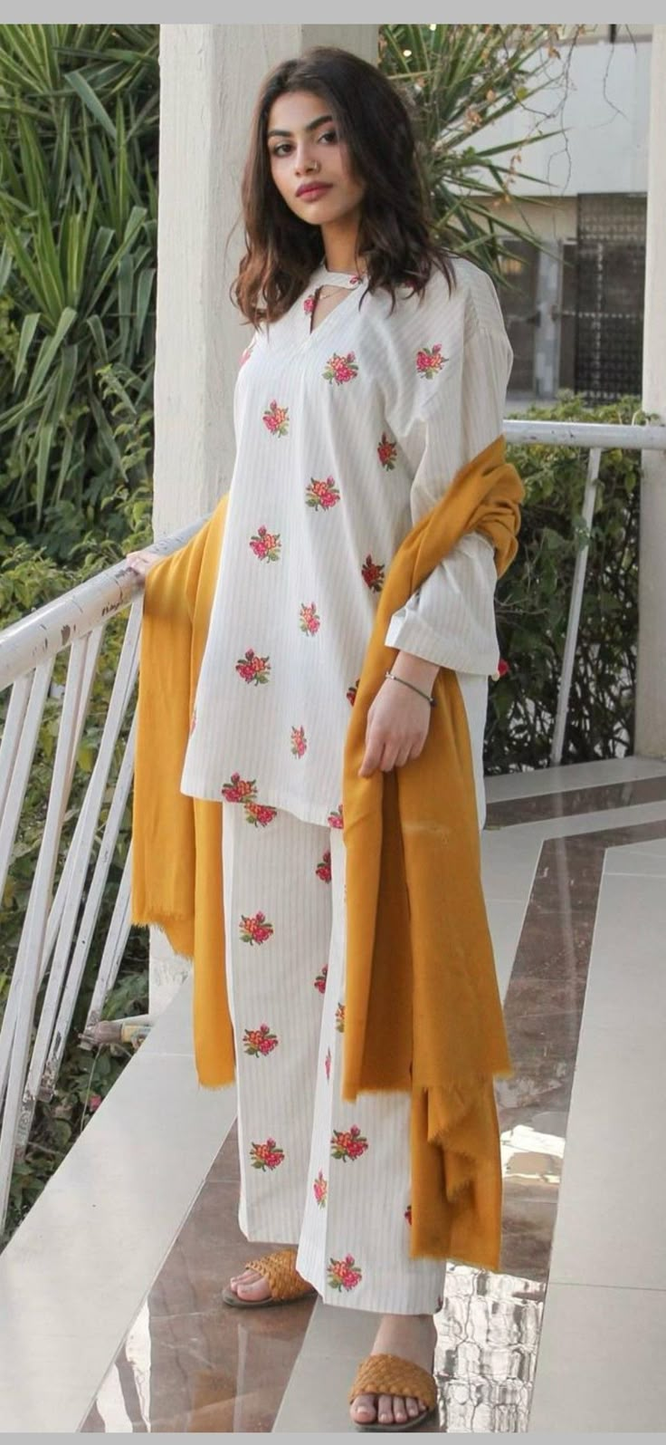 Simple Kurta, Simple Kurti, Pakistani Suit, Front Hair, Simple Kurta Designs, Pakistani Fashion Casual, Dress Book, Stylish Short Dresses, Pakistani Dresses Casual