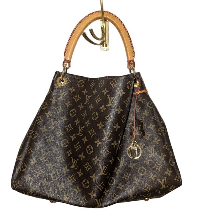 Lv Vuitton Discontinued Monogram Hobo Bag. Great Condition But Does Have Markings In The Inner Lining And Pockets And Some Wear On The Hardware. No Dust Bag But Will Fill The Bag With Bubble Wrap So It Doesn't Lose It's Shape In Shipping. Please View And Zoom In On Photos So You Know What You Are Getting. Poshmark Provides Authenticity With Your Purchase. Louis Vuitton Hobo Bag, Louis Vuitton Hobo, Hobo Bag, Bubble Wrap, Louis Vuitton Bag, Dust Bag, Bag Lady, Louis Vuitton, Monogram