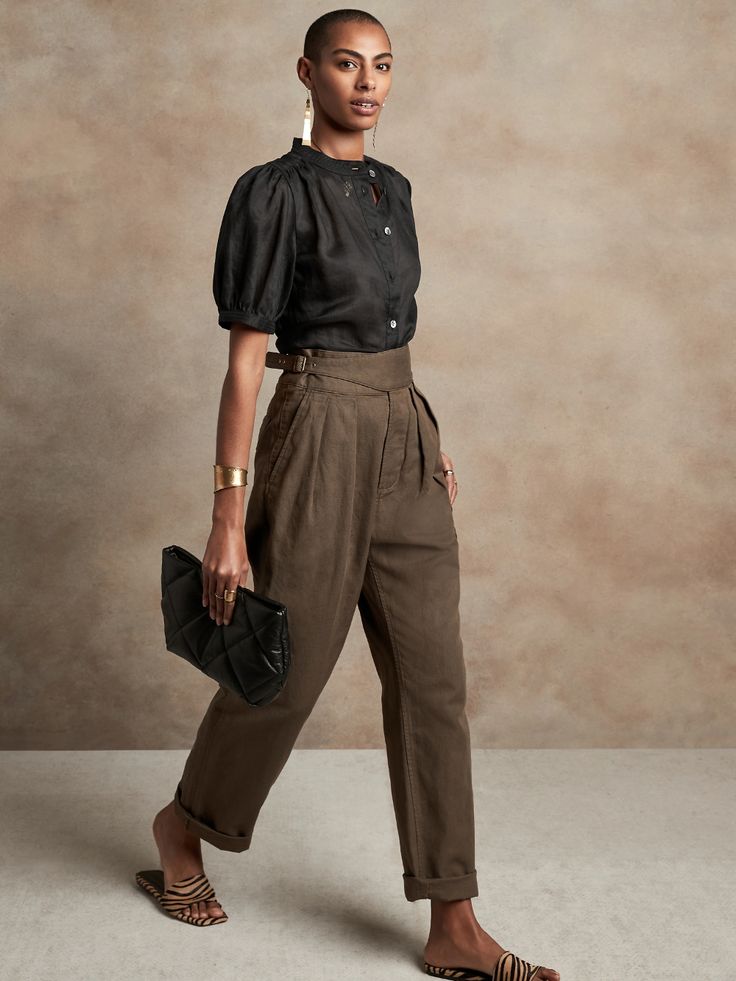 Ramie Blouse | Banana Republic Look Formal, Summer Work Outfits, Banana Republic Women, Banana Republic Pants, Work Looks, Pleated Pants, Grunge Style, Office Casual, Photo Design