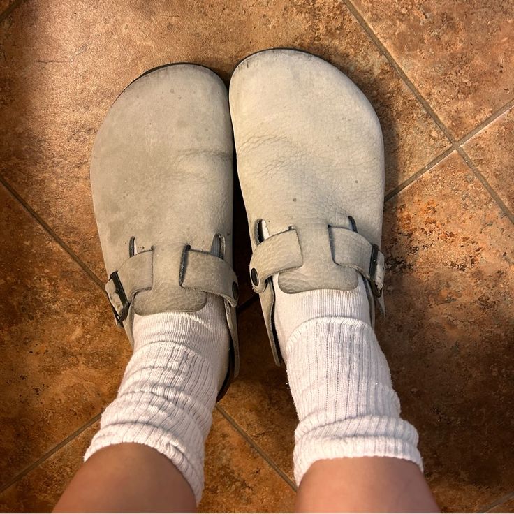 Reposhing This Item I Purchased From @Nellrodriguez_. Loved It, But Ready To Rotate For Something New. Questions? Leave A Comment Below! Clogs Aesthetic, Birks Clogs, Birkenstock Boston Clogs, Shoes Birkenstock, Boston Clogs, Birkenstock Boston, Birkenstock Boston Clog, Birkenstock Shoes, Mule Clogs