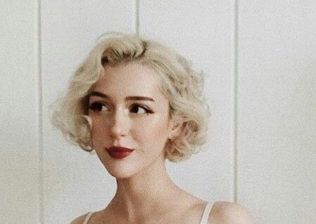 *jess{ica} downey* Queenie Goldstein, Penteado Cabelo Curto, Short Blonde, Short Blonde Hair, Cut My Hair, Dream Hair, Celebrity Hairstyles, Vintage Hairstyles, Pretty Hairstyles