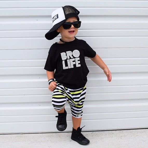 Baby Tee Shirt, Baby Boy Outfits Swag, Hipster Baby, Baby Tee Shirts, Hipster Babies, Vinyl Clothing, Big Brothers, Black Tee Shirt, Trendy Baby Clothes