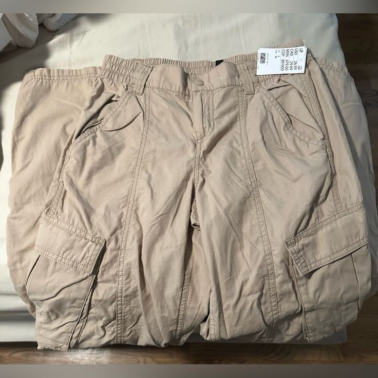 Nwt. Size 4 Cargo Pants From H&M Cargo Pants Color, Tan Cargo Pants, Pants Color, Cargo Pants, Pant Jumpsuit, H&m, Straight Leg, Pants For Women, Size 4