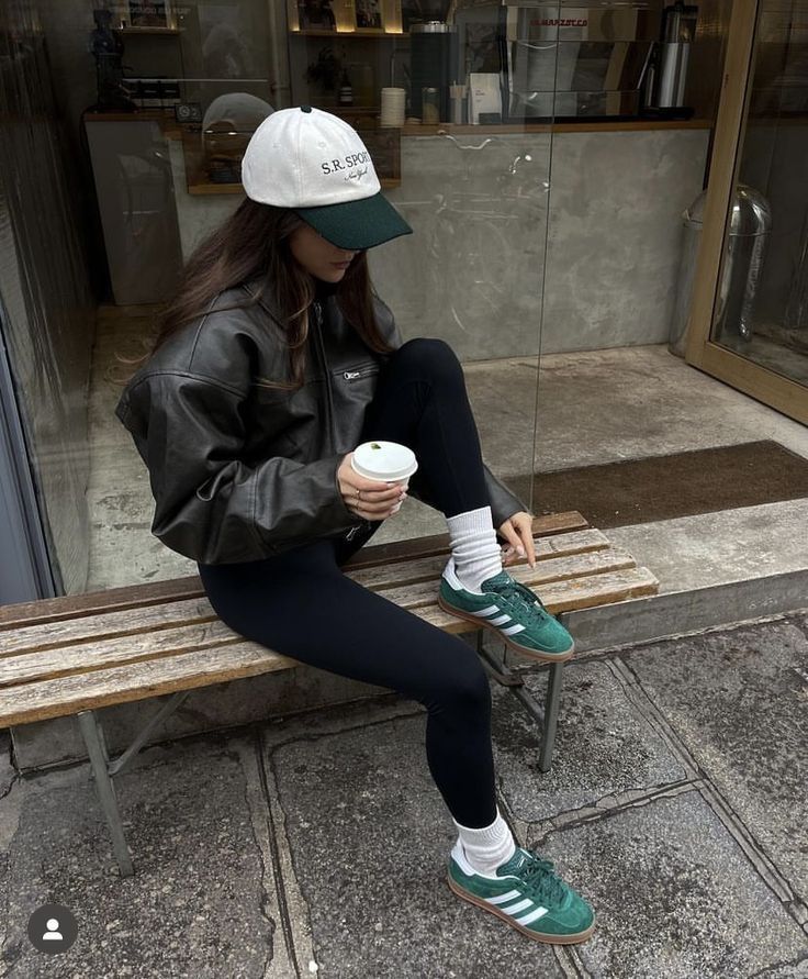 How To Style Leather Leggings, Green Shoes Outfit, Style Leather Leggings, Adidas Gazelle Outfit, Adidas Samba Outfits, Samba Outfits, Looks Adidas, Adidas Outfit Women, Adidas Outfit Shoes