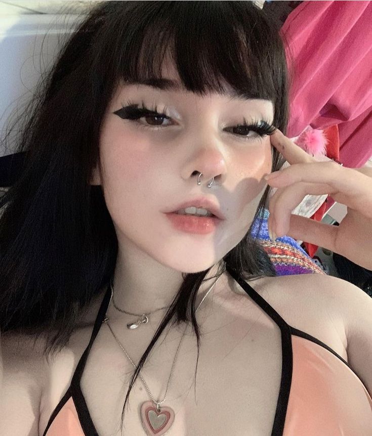 𑑛 instagram ﹝﹫kattitau.u﹞ 𖤩˖࣪،̲ Swag Girl Style, Grunge Girl, Pretty Makeup, Cute Makeup, Girl Icons, Ulzzang Girl, Aesthetic Girl, Maquillaje De Ojos, Pretty People