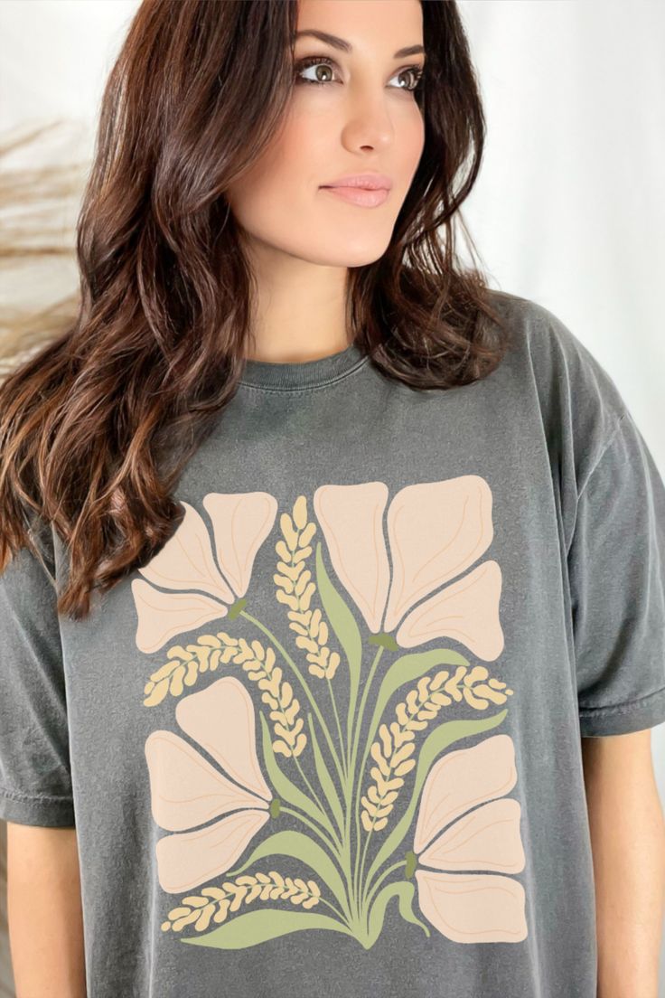 Botanical T Shirt, Floral T Shirt, Ladies Shirt, Trendy Graphic Tees, Floral Tee, Painted Clothes, Boho Shirts, Bohemian Floral, Tee Shirt Print