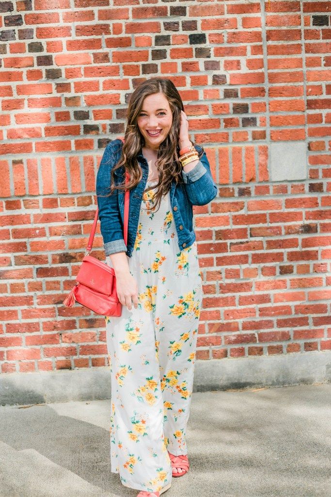 Floral Jumpsuit Outfit Casual, Jumsute Outfit, How To Style Jumpsuit Outfit Ideas, Brunch With The Girls Outfit, Floral Jumpsuit Outfit Summer, Jumpsuit Casual Outfit, Spring Jumpsuit Outfit, Floral Jumpsuit Outfit, Jumpsuit Outfit Summer