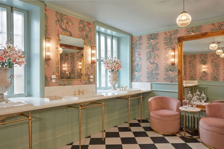 The Top 5 Most Beautiful Washrooms in the UK - Versital Classic Bathroom Inspiration, Timeless Interior Design, Bar Interior Design, Washroom Design, Classic Bathroom, Bar Interior, Stylish Bathroom, Room Interior Design, Commercial Interiors