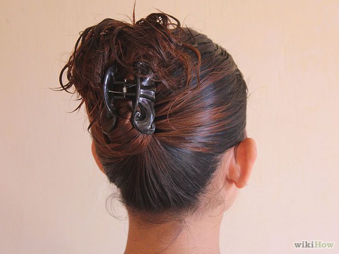 Simple and easy up-do with a claw clip Hair Clips 90s, Fashion Quiz, Jaw Clip, Hair Mistakes, Clip Hairstyles, Hacks Beauty, Athletic Hairstyles, Natural Beauty Tips, Easy Hair