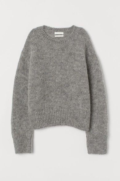 How to Build a Capsule Wardrobe on a Budget - livelovesara 00s Mode, Mode Zara, Stockholm Style, Dr Closet, Stockholm Fashion, Wool Blend Sweater, Mode Inspiration, Dream Clothes, Grey Sweater