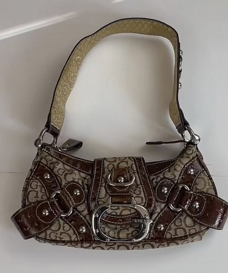 00s Mode, Y2k Bags, Guess Shoulder Bag, Vintage Designer Bags, Girly Bags, Guess Bags, Fancy Bags, Bags Aesthetic, Pretty Bags